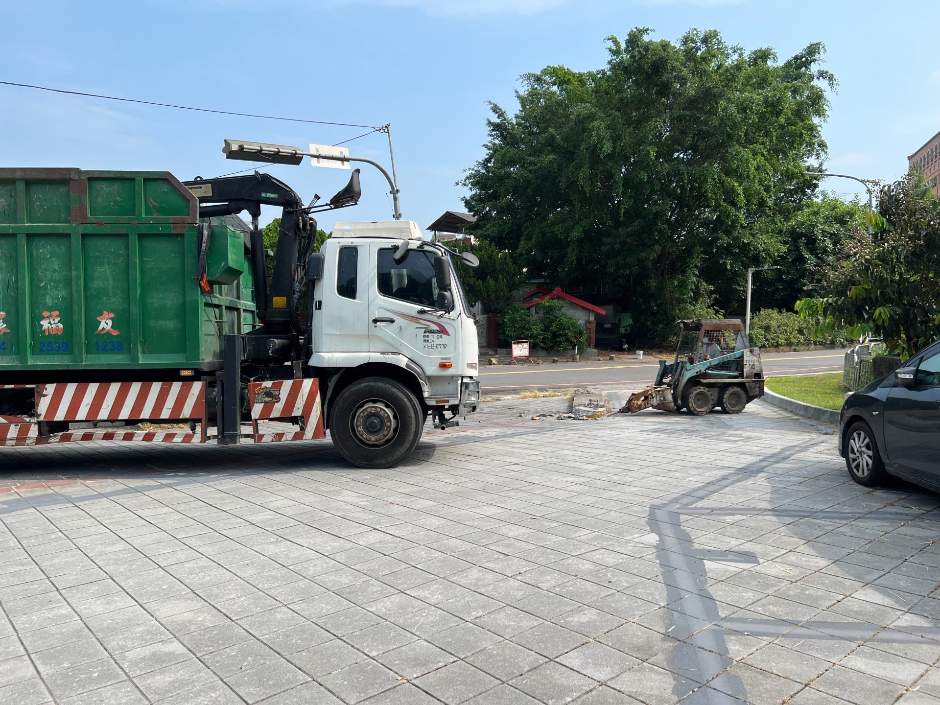 20220801霧峰區停車場水泥底座打除清運